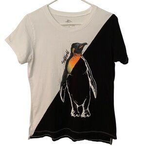 SeaWorld Black and White Penguin Graphic T-Shirt Size Medium